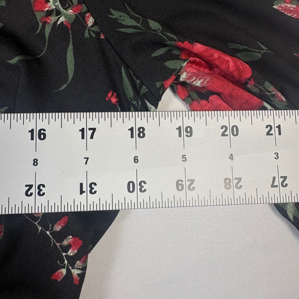 Rousseau Women Red Rose Floral Peplum Top V-Neck Button Front Tie Sleeve Large - Picture 6 of 9